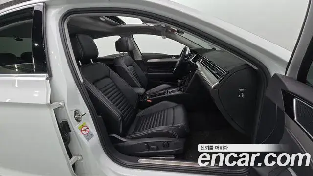 Volkswagen Passat GT 2021 — Şəkil 13/20