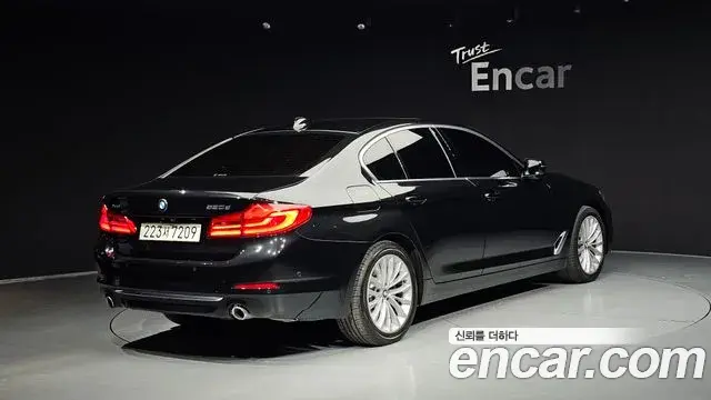 BMW 5 Series 2020 — Photo 16/20