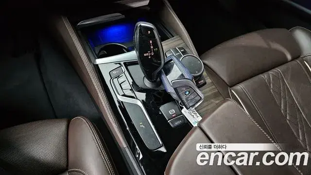 BMW 5 Series 2020 — Photo 18/20
