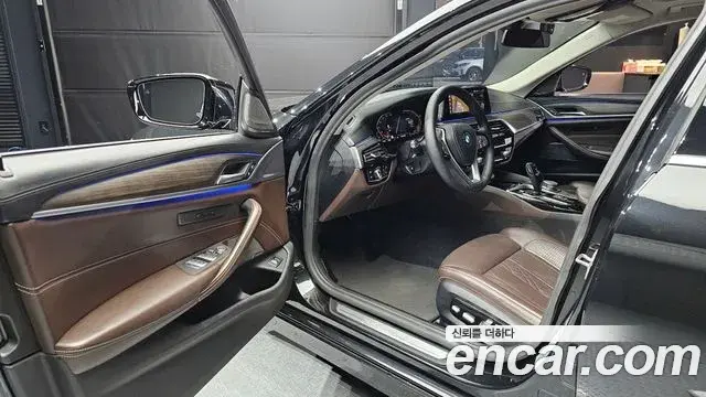 BMW 5 Series 2020 — Photo 7/20