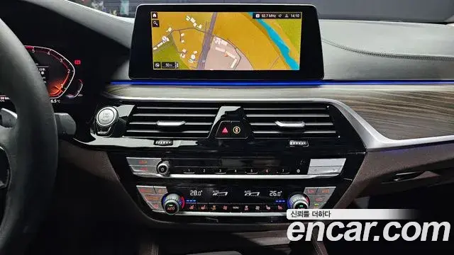BMW 5 Series 2020 — Photo 14/20