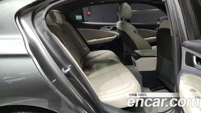Genesis G70 2021 — ფოტო 7/20