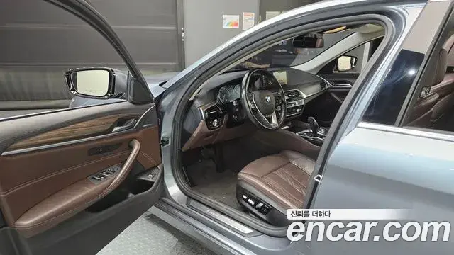 BMW 5 Series 2018 — Photo 1/20
