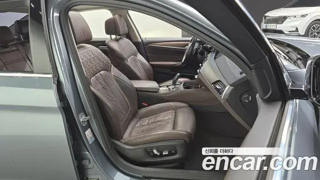 BMW 5 Series 2018 — Photo 17/20