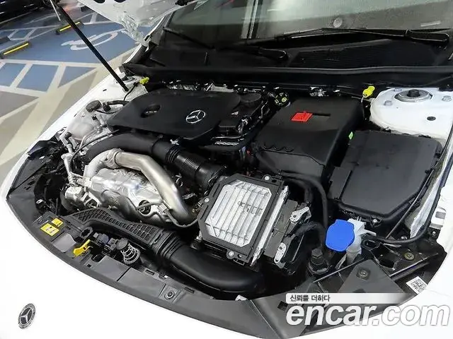 Mercedes-Benz CLA-Class 2025 — Şəkil 8/20