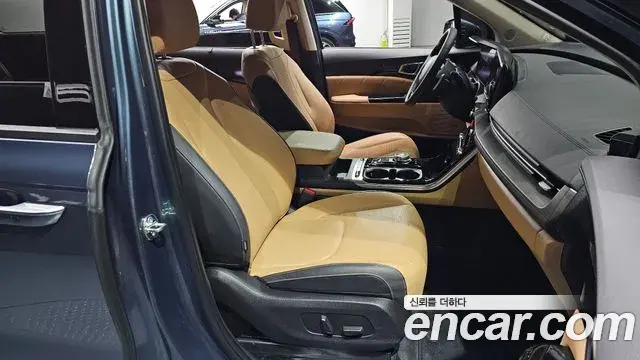 Kia Carnival 2023 — Фото 8/20