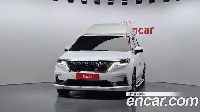 Kia Carnival 2023 — ფოტო 16/20