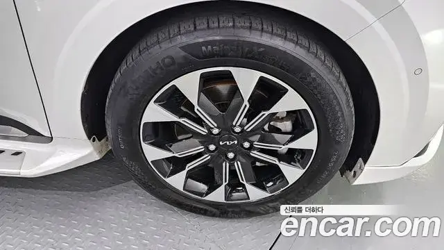 Kia Carnival 2023 — ფოტო 3/20
