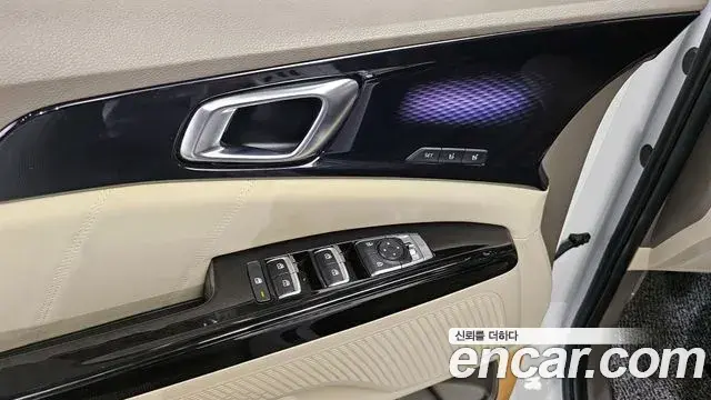 Kia Carnival 2023 — ფოტო 7/20