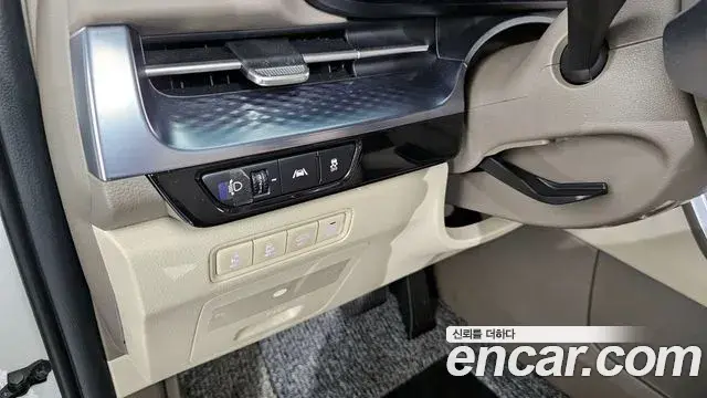 Kia Carnival 2023 — ფოტო 2/20