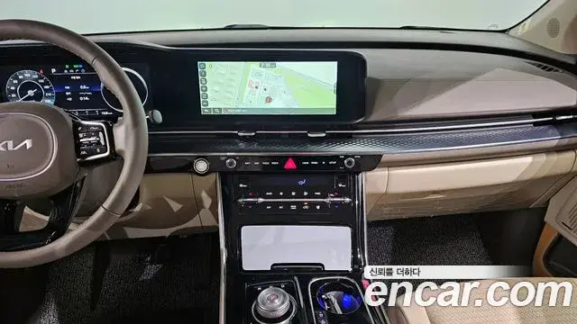 Kia Carnival 2023 — ფოტო 6/20