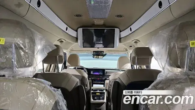 Kia Carnival 2023 — ფოტო 18/20