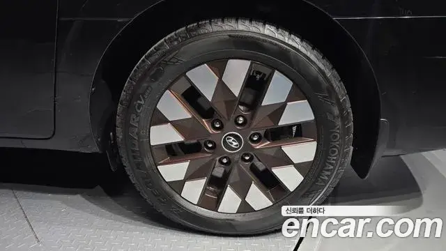 Hyundai Staria 2021 — ფოტო 16/20
