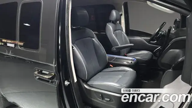 Hyundai Staria 2021 — ფოტო 14/20