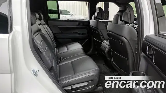 Hyundai Santa Fe 2023 — ფოტო 14/20