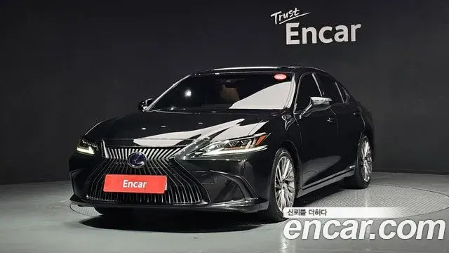 Lexus ES300h 2019 — Фото 1/20