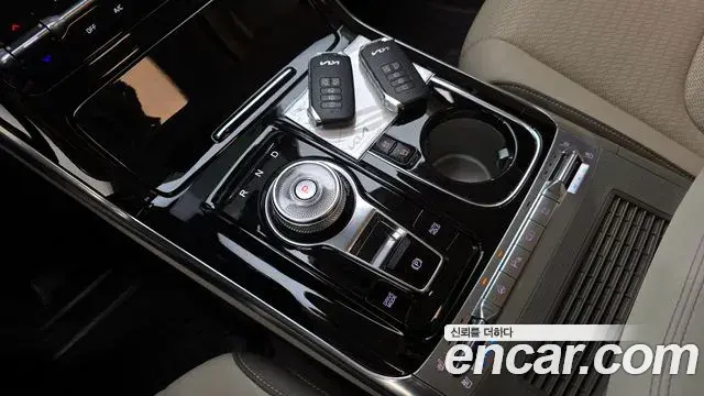 Kia Carnival 2022 — Фото 8/20