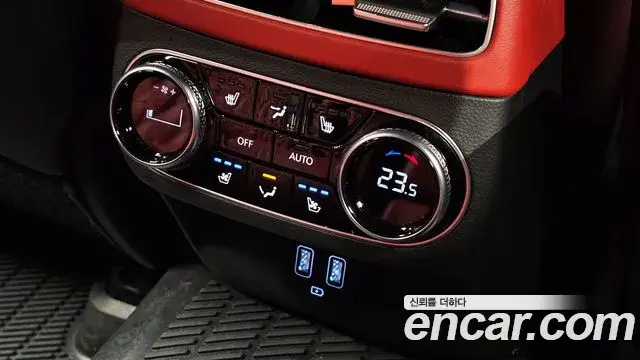 Genesis GV70 2023 — ფოტო 14/20