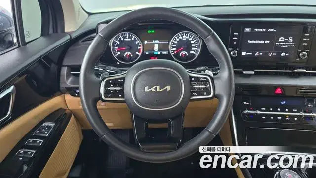 Kia Carnival 2023 — Фото 13/20