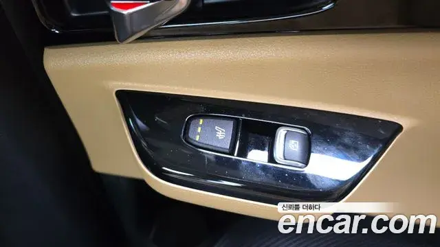 Kia Carnival 2023 — Фото 19/20