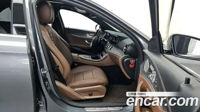Mercedes-Benz E-Class 2022 — Şəkil 19/20