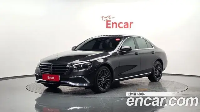 Mercedes-Benz E-Class 2021 — Photo 11/20