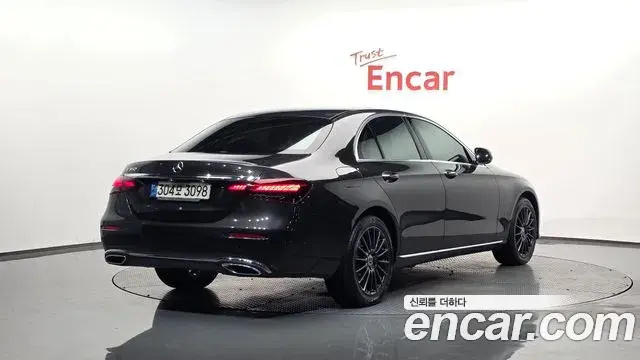Mercedes-Benz E-Class 2021 — Photo 1/20