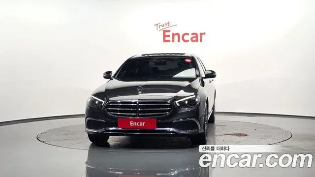 Mercedes-Benz E-Class 2021 — Photo 15/20