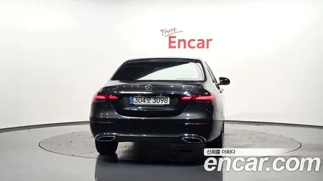 Mercedes-Benz E-Class 2021 — Photo 14/20