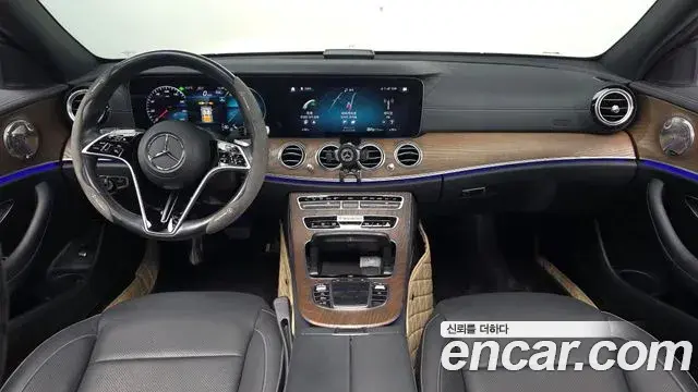 Mercedes-Benz E-Class 2021 — Photo 9/20