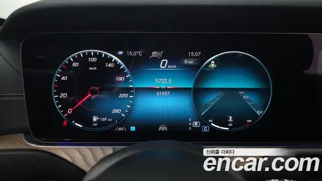 Mercedes-Benz E-Class 2021 — Photo 8/20