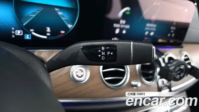 Mercedes-Benz E-Class 2021 — Photo 18/20