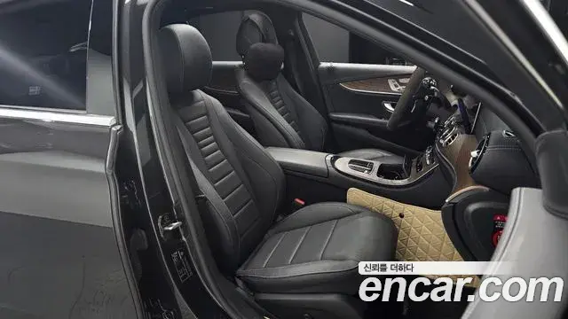 Mercedes-Benz E-Class 2021 — Photo 2/20
