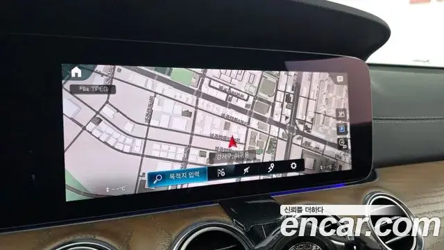 Mercedes-Benz E-Class 2021 — Photo 4/20