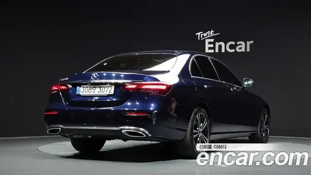 Mercedes-Benz E-Class 2021 — ფოტო 14/20