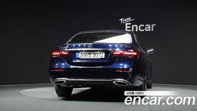 Mercedes-Benz E-Class 2021 — ფოტო 15/20