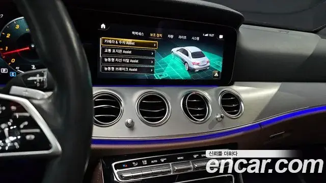 Mercedes-Benz E-Class 2021 — ფოტო 16/20