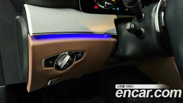 Mercedes-Benz E-Class 2021 — ფოტო 11/20