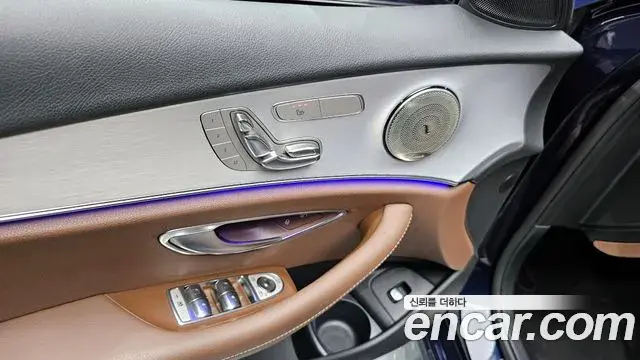 Mercedes-Benz E-Class 2021 — ფოტო 4/20