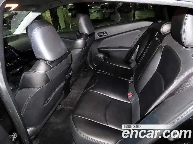 Toyota Prius 2022 — Şəkil 16/19