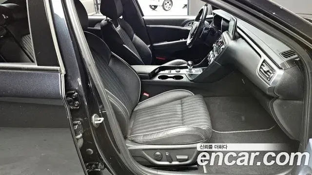 Genesis G70 2019 — Photo 19/20