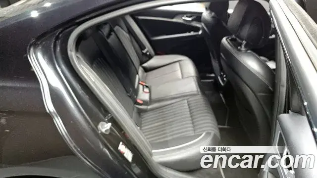 Genesis G70 2019 — Photo 1/20