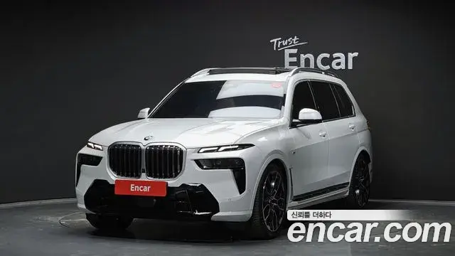 BMW X7 2023 — ფოტო 17/20