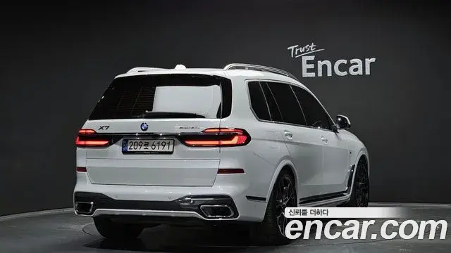 BMW X7 2023 — ფოტო 5/20