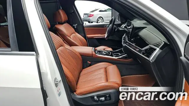 BMW X7 2023 — ფოტო 7/20