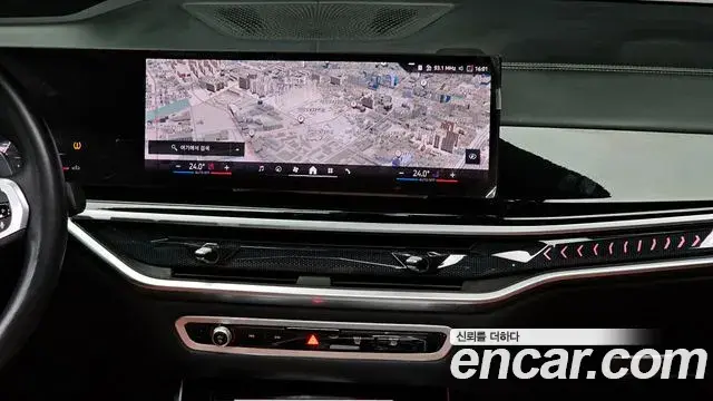 BMW X7 2023 — ფოტო 18/20