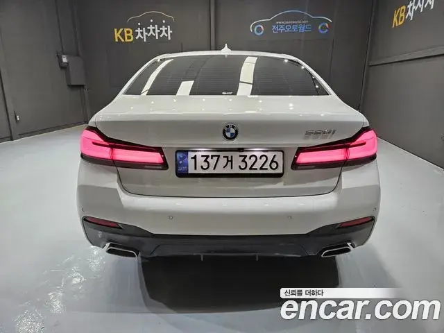 BMW 5 Series 2022 — Photo 19/20