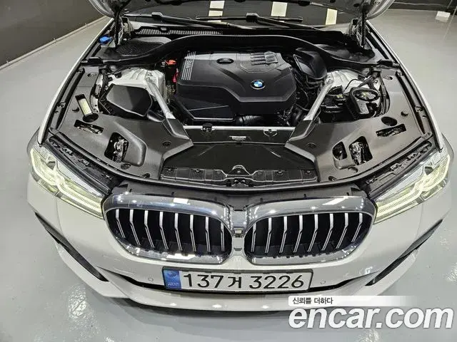 BMW 5 Series 2022 — Photo 11/20