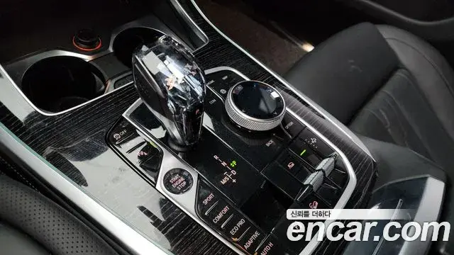BMW X7 2021 — ფოტო 14/20
