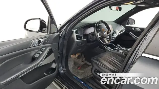 BMW X7 2021 — ფოტო 19/20